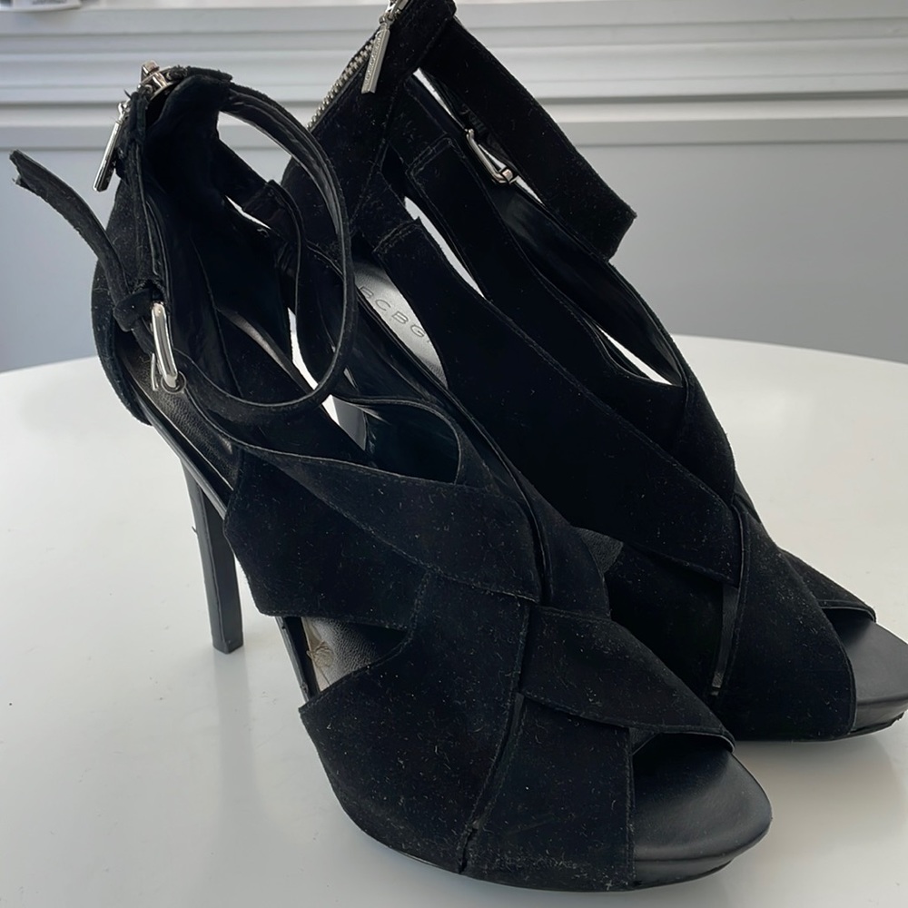 Sz 10 Gorgeous black suede platform sandal with ankle strap